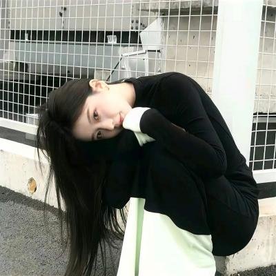 八月月亮的五个娃娃